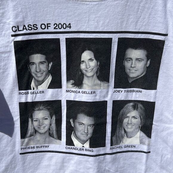 EUC RARE Friends Cast “Class of 2004” with their picture T Shirt Size Medium - Picture 2 of 6